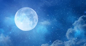 The Big Blue Moon: इस सप्ताह आसमान में एक दुर्लभ सुपर ब्लू मून चमकेगा।